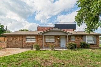 Building Photo - 601 N Idaho Ave