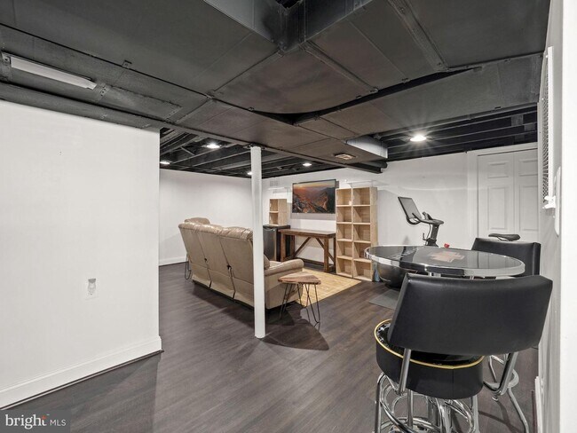 Building Photo - 2605 Arcola Ave