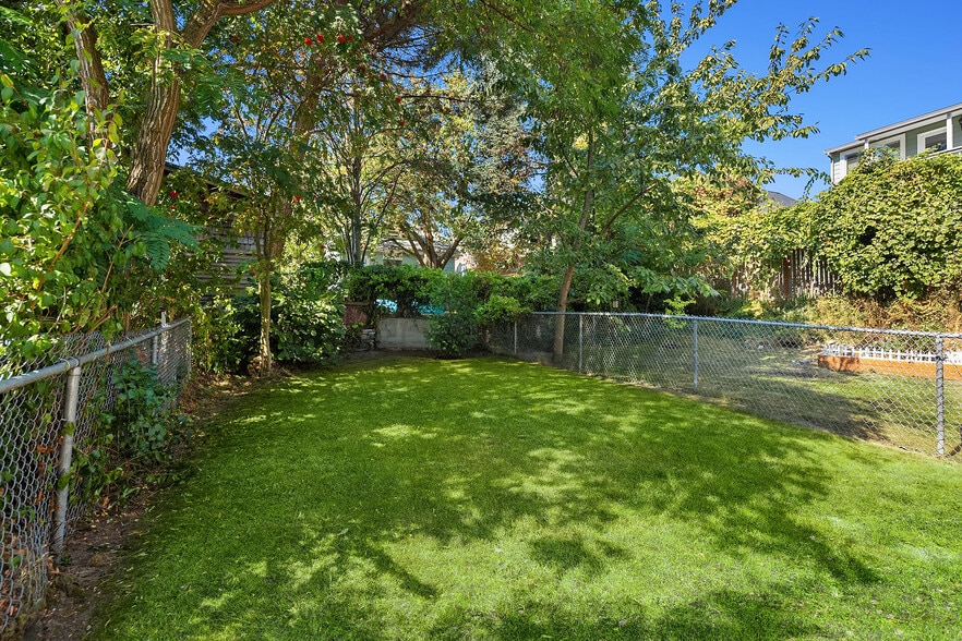 Building Photo - 7051 8th Ave NW