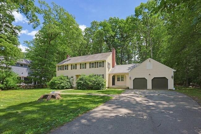 Building Photo - 12 Carriage Dr