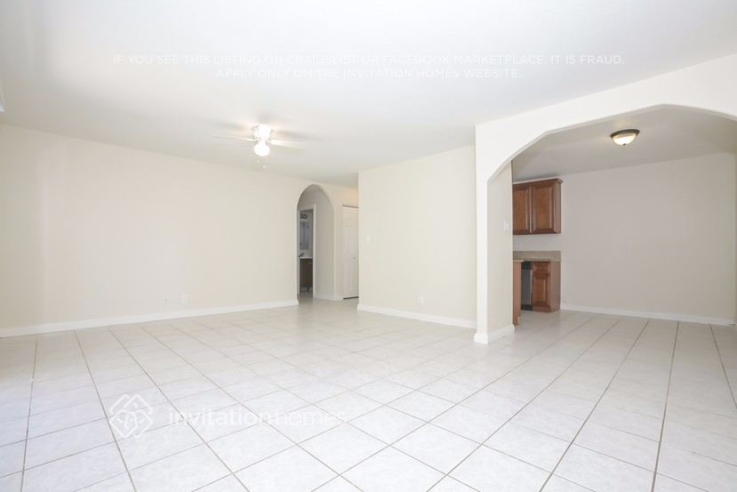 Building Photo - 452 Bard St