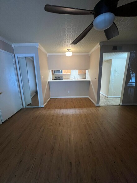 Building Photo - 416 Skyview Dr