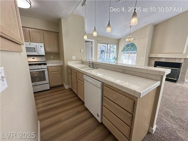 Building Photo - 2ND STORY 2-BEDROOM GREEN VALLEY CONDO