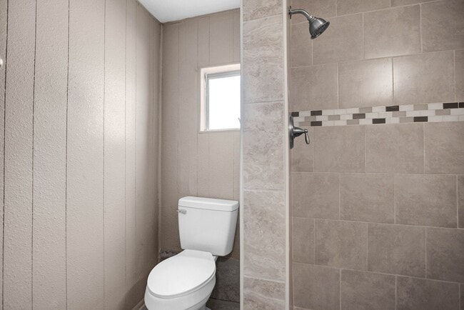 Building Photo - Incredible 3 bedroom, 1 1/2 bath mobile ho...