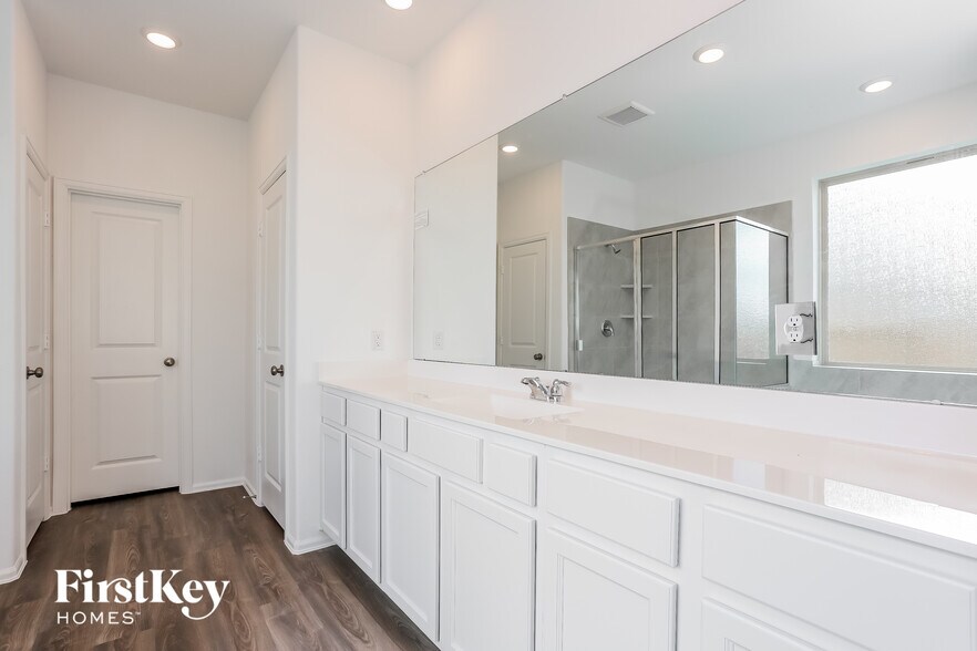 Building Photo - 9011 Willow Rdg Ct