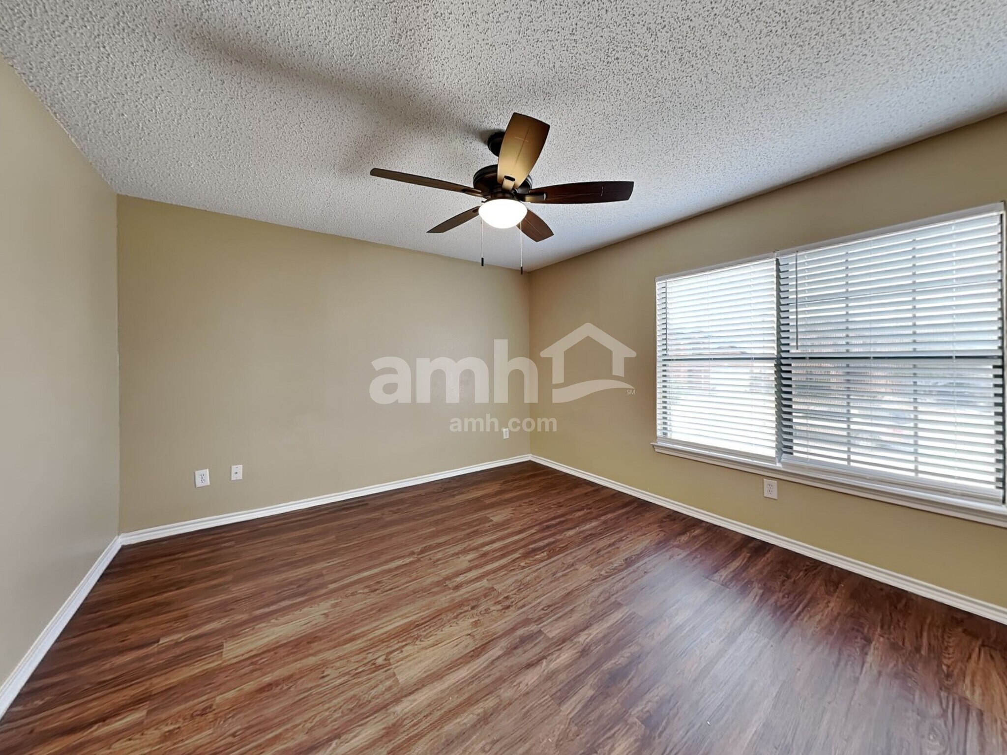 Building Photo - 1312 Greenleaf Ct