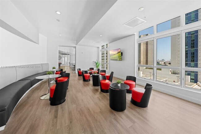 Building Photo - 300 S Biscayne Blvd