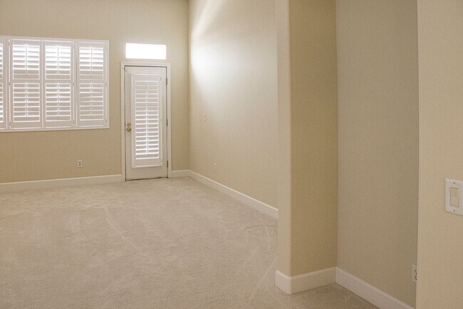 Building Photo - 55+ gated community of Miners Village in Double Diamond.