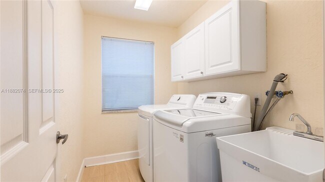 Building Photo - 10337 NW 53rd Ct