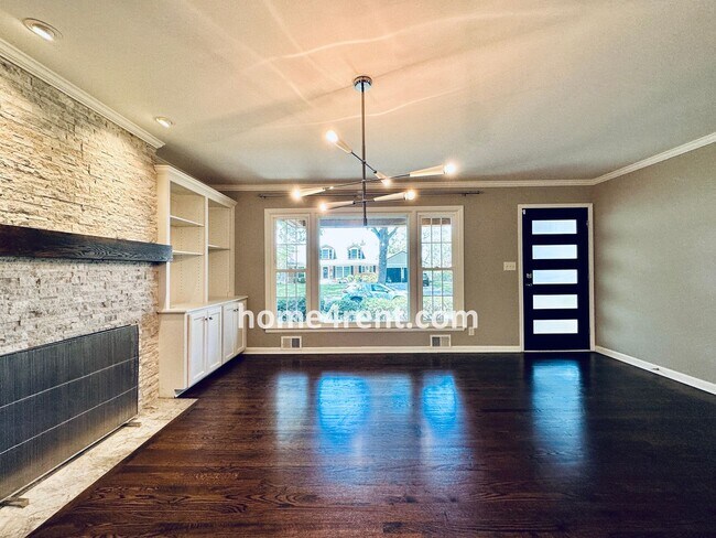 Building Photo - Updated Ranch Style Home in Prairie Villag...