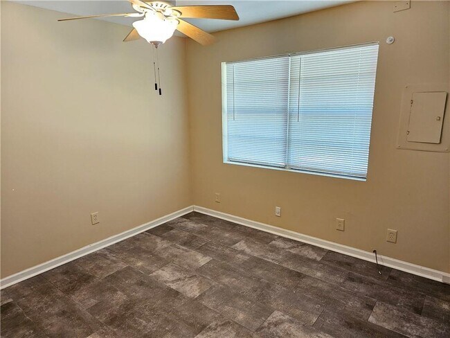 Building Photo - 2002 Smith Dr