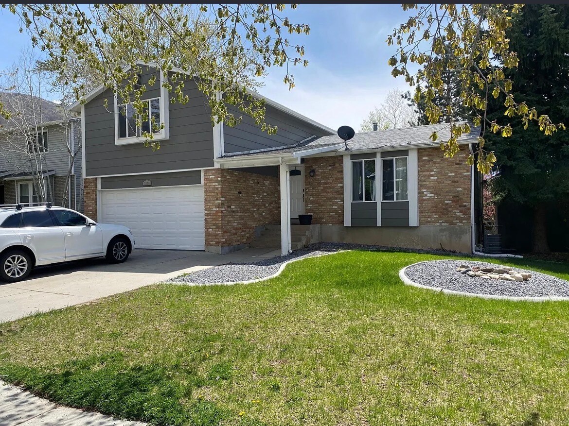 Building Photo - 3350 E Rexford Pl