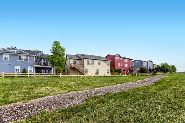 Building Photo - 15625 Carob Cir