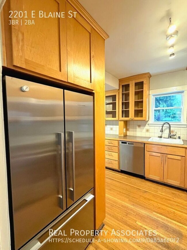 Building Photo - 2201 E Blaine St