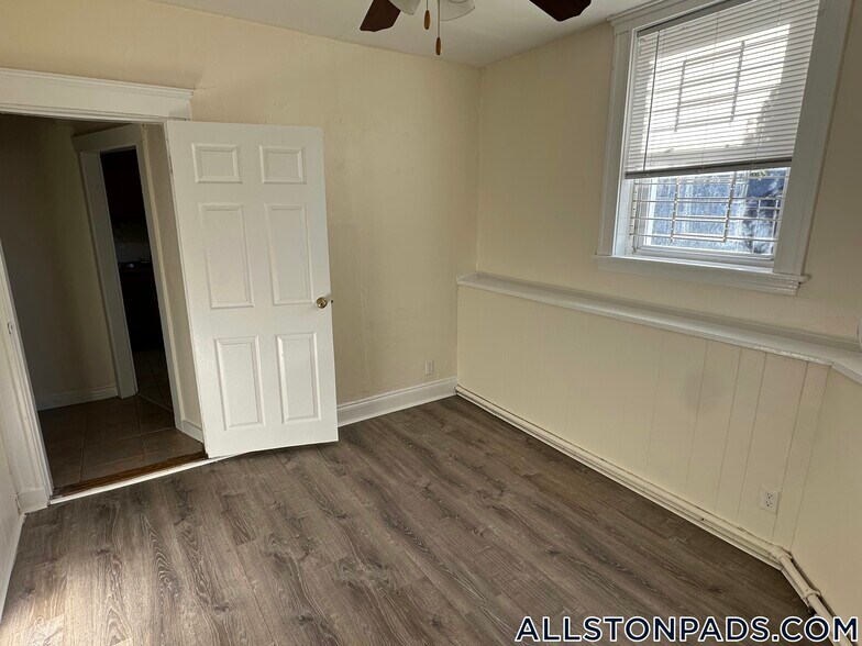 Building Photo - 524 Cambridge St