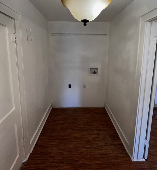 LAUNDRY ROOM - 405 N Avenue D