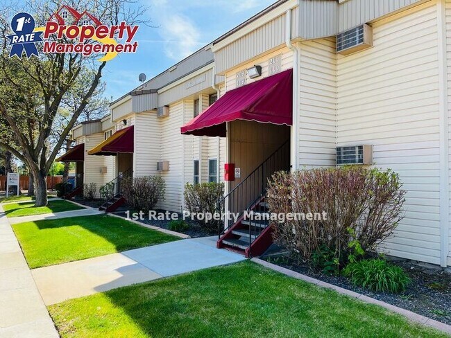 Primary Photo - 1681 N Laurel St