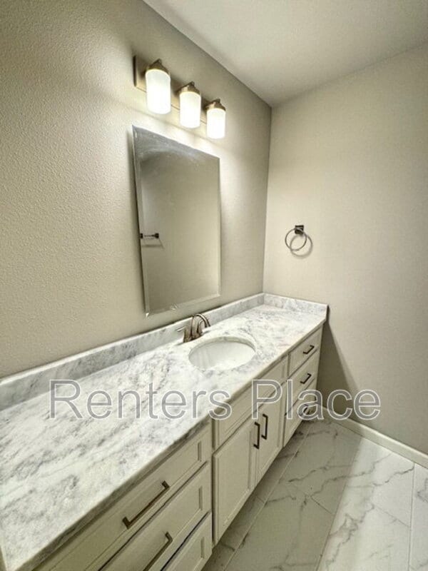 Building Photo - 816 N 89th St