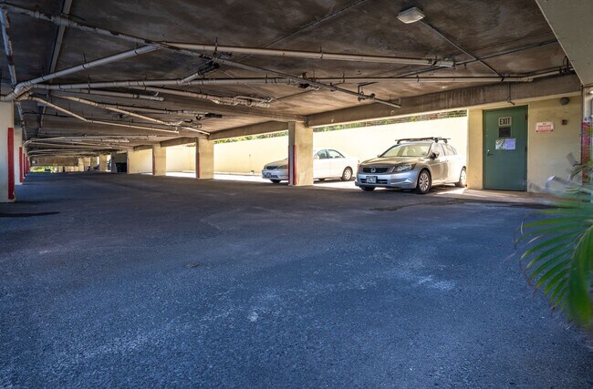 Building Photo - Beautiful Fully Furnished, 2 Bed, 1 1/2 Bath, Oceanview Condo with Pool