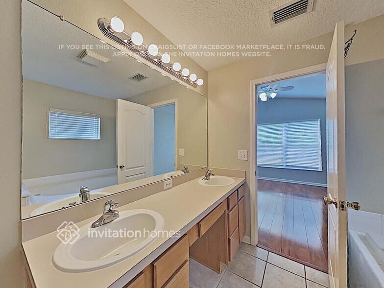 Building Photo - 5345 Algerine Pl