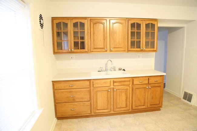 Building Photo - 840 Pershall Rd