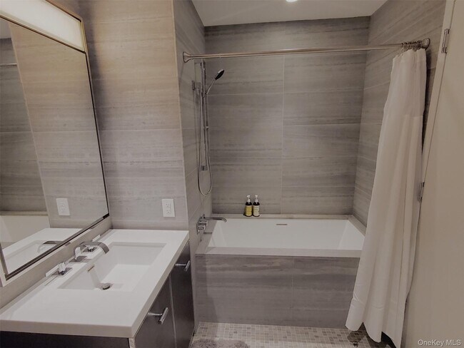 Building Photo - 252 South St