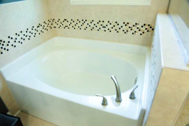 Building Photo - 701 McWilliams Rd SE