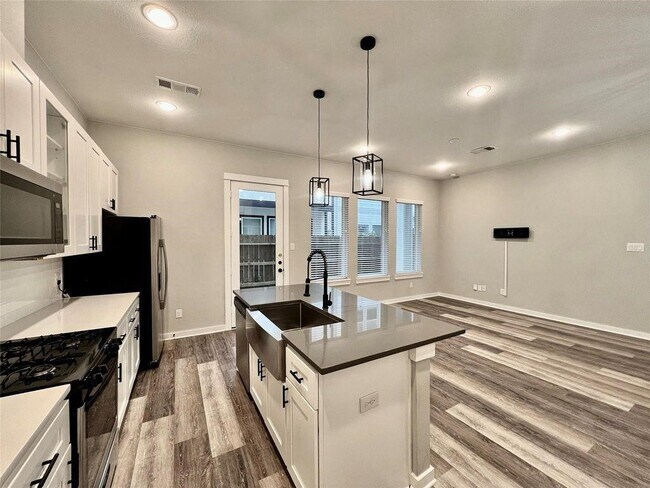 Building Photo - 6712 Parker Oaks Ln