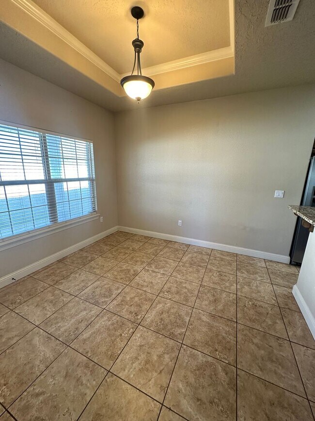 Building Photo - Stunning 4 Bed Home! 3 Car garage ! Mesa School District!