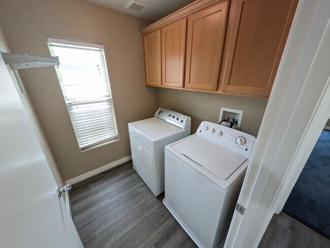 Building Photo - 7550 Morisset Ave