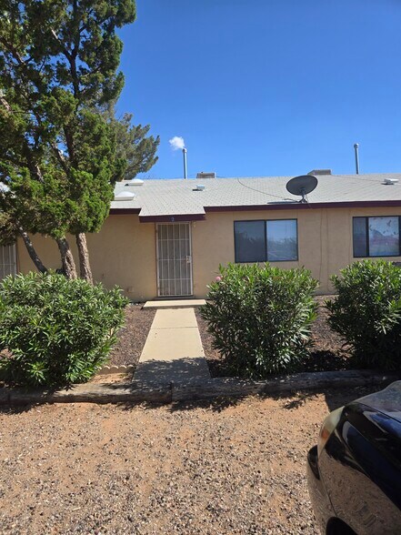 Front - 6550 Columbus Dr