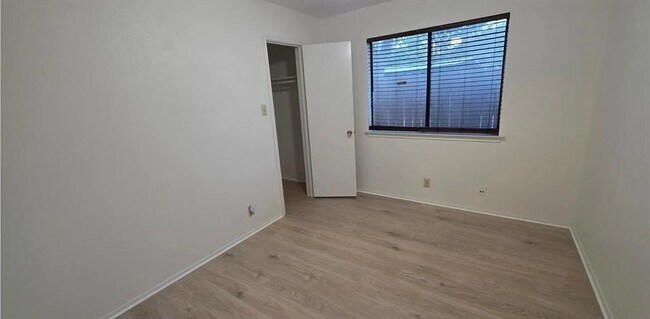 Building Photo - 1300 Tuffit Ln