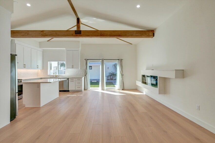 Building Photo - 5348 Thornburn St