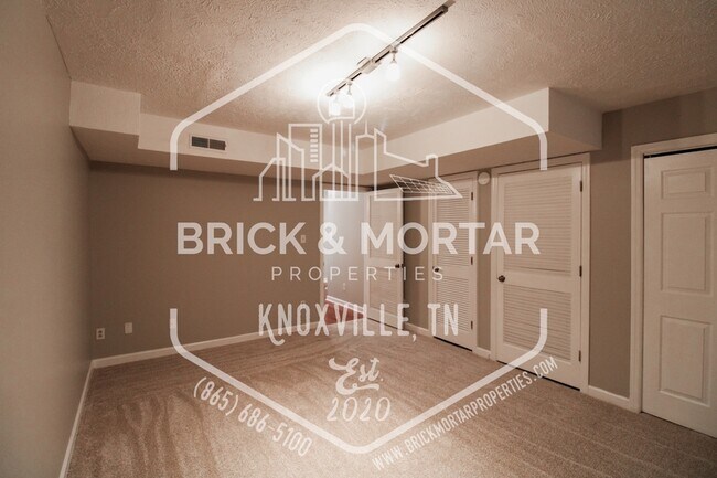 Building Photo - 4007 Heather Ct NW