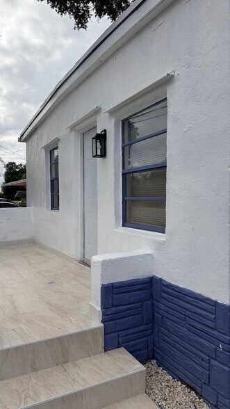 Building Photo - 414 Phippen Waiters Rd