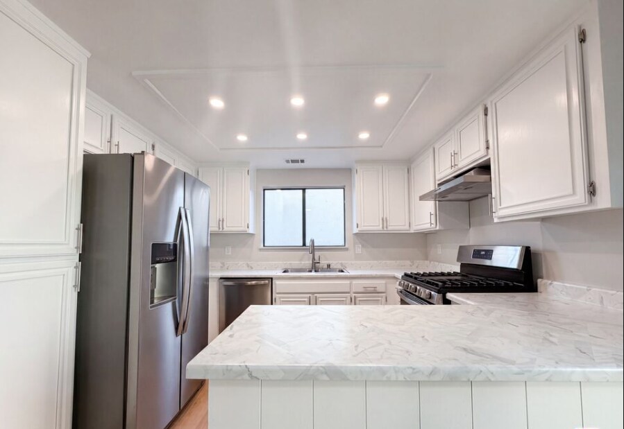 Building Photo - 2553 E Ave J 4