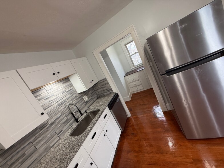 Building Photo - 73 Elmdale St