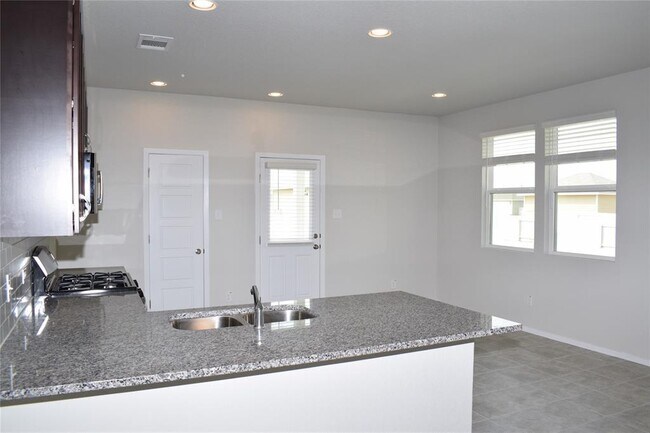Building Photo - 117 Keltic Dr