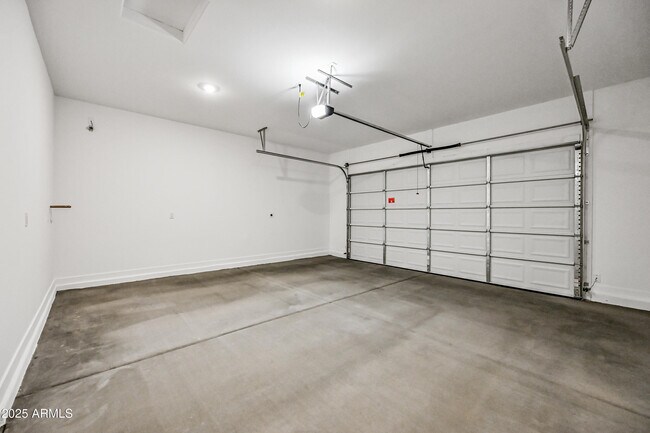 Building Photo - 14913 W Cottontail Ln
