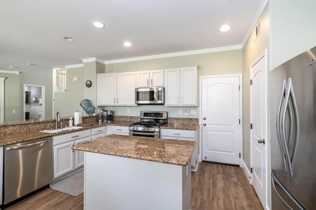 Building Photo - 38945 Turtle Pond Ln