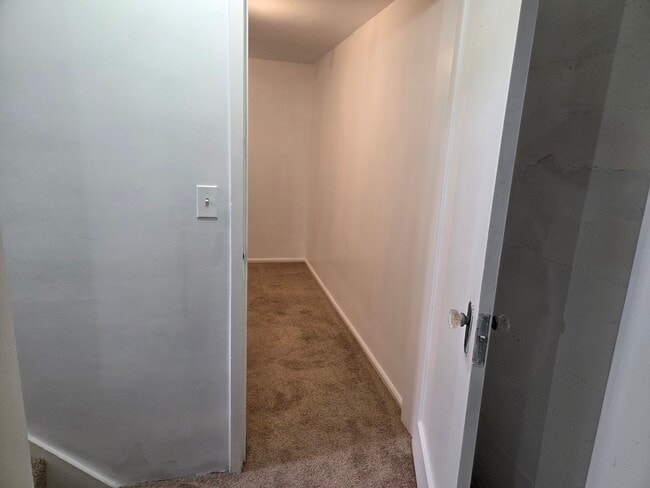 Building Photo - 2528 Beverly St E