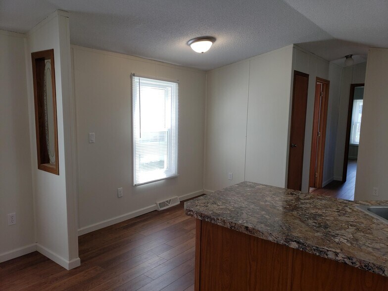 Building Photo - 205 Cross Dr