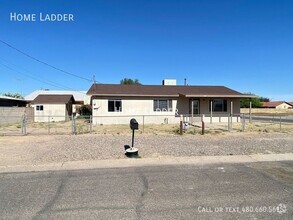 Building Photo - Charming Corner Lot Single Level Home Read...