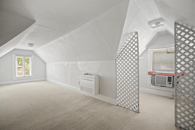 Building Photo - 212 W 43rd St