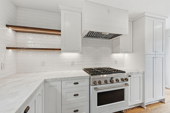 Building Photo - MISSION BAY 4-BED/3-BATH - 3 MIN WALK TO BAY