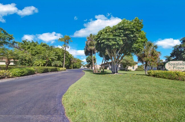 Building Photo - Bright and Spacious 2 Bedroom Condo in Spanish Pines