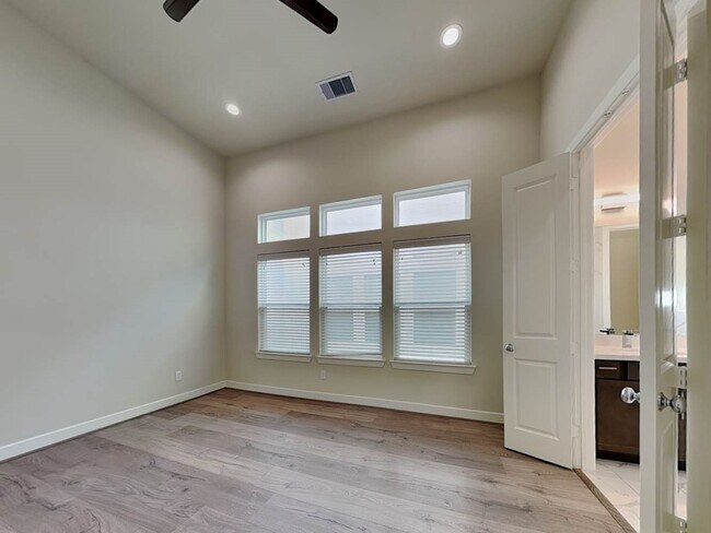 Building Photo - 6373 Paddington Bnd Dr