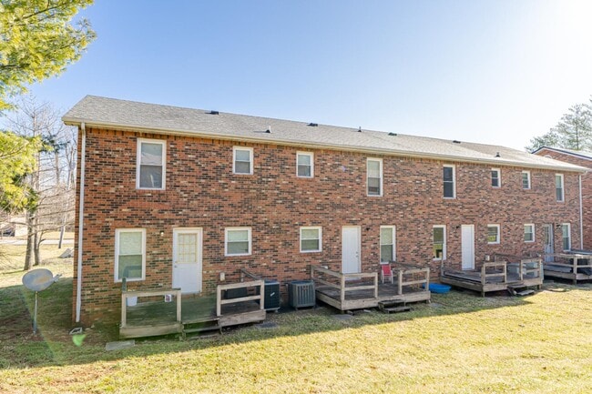 Building Photo - 313 Berkley Ct