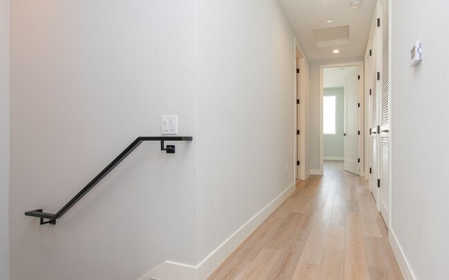 Building Photo - Want to live in the Carlsbad Village!