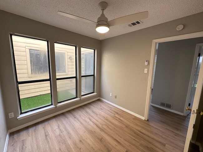 Building Photo - 4738-4740 Berridge Lane